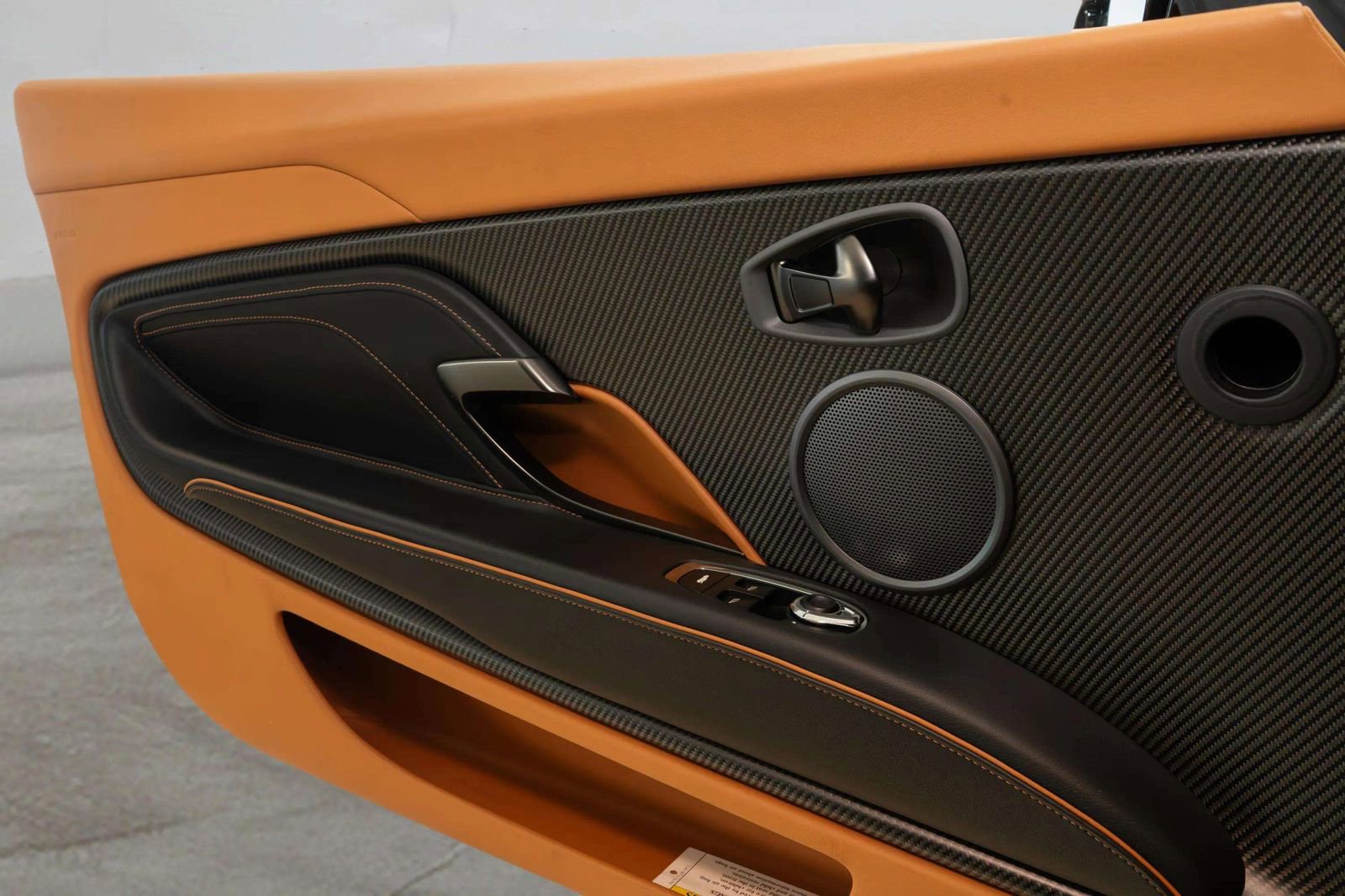 Used 2021 Aston Martin DBS Superleggera Volante image 31