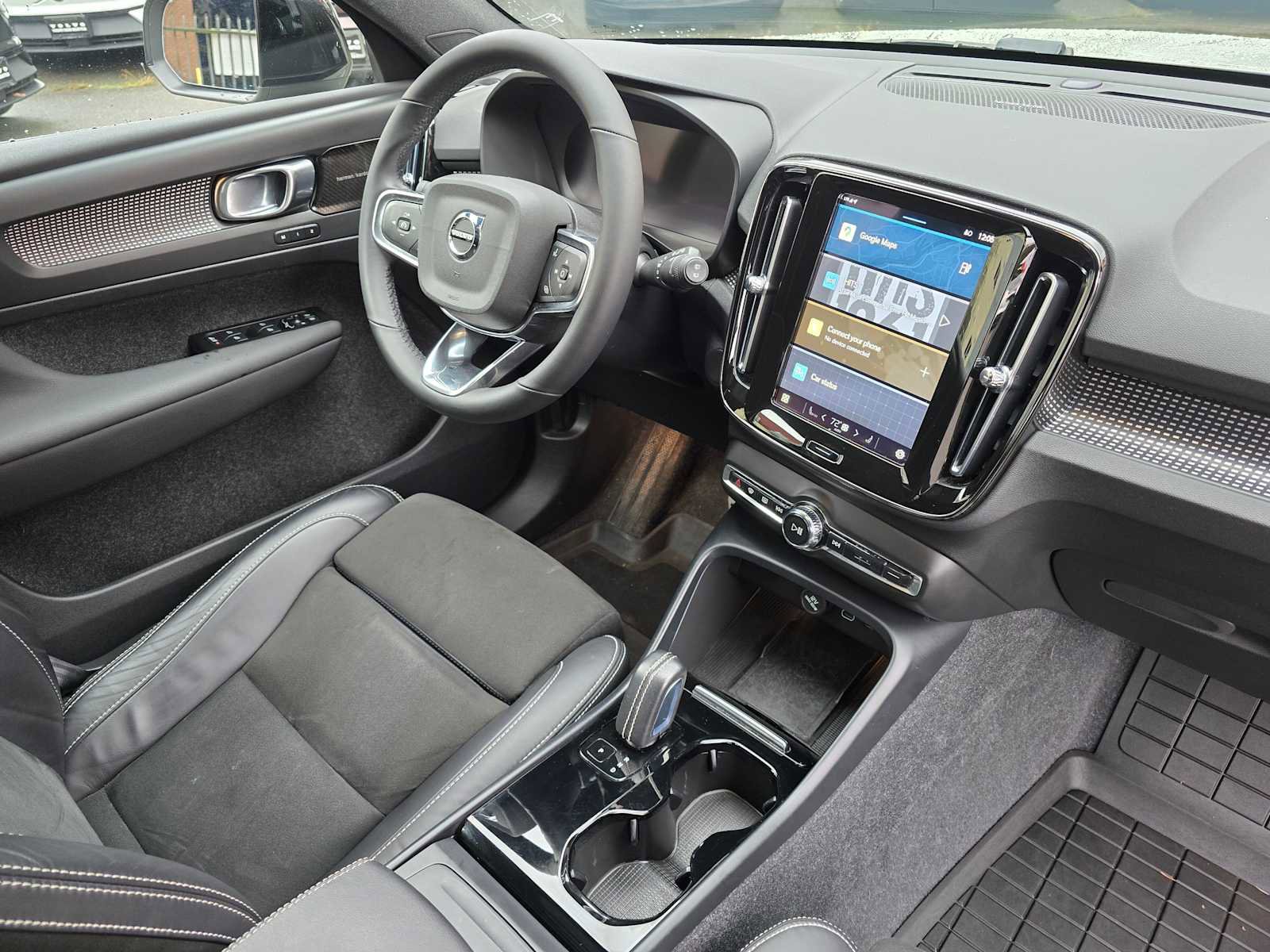 Certified 2022 Volvo XC40 P8 Recharge Ultimate image 18