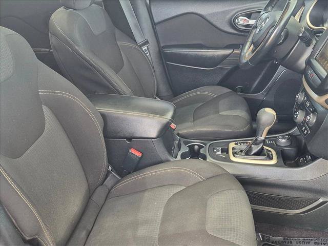 Used 2016 Jeep Cherokee Latitude w/ Comfort/Convenience Group AWD/4WD image 21