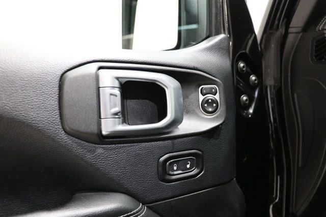 Used 2018 Jeep Wrangler Unlimited Sahara w/ Cold Weather Group image 21