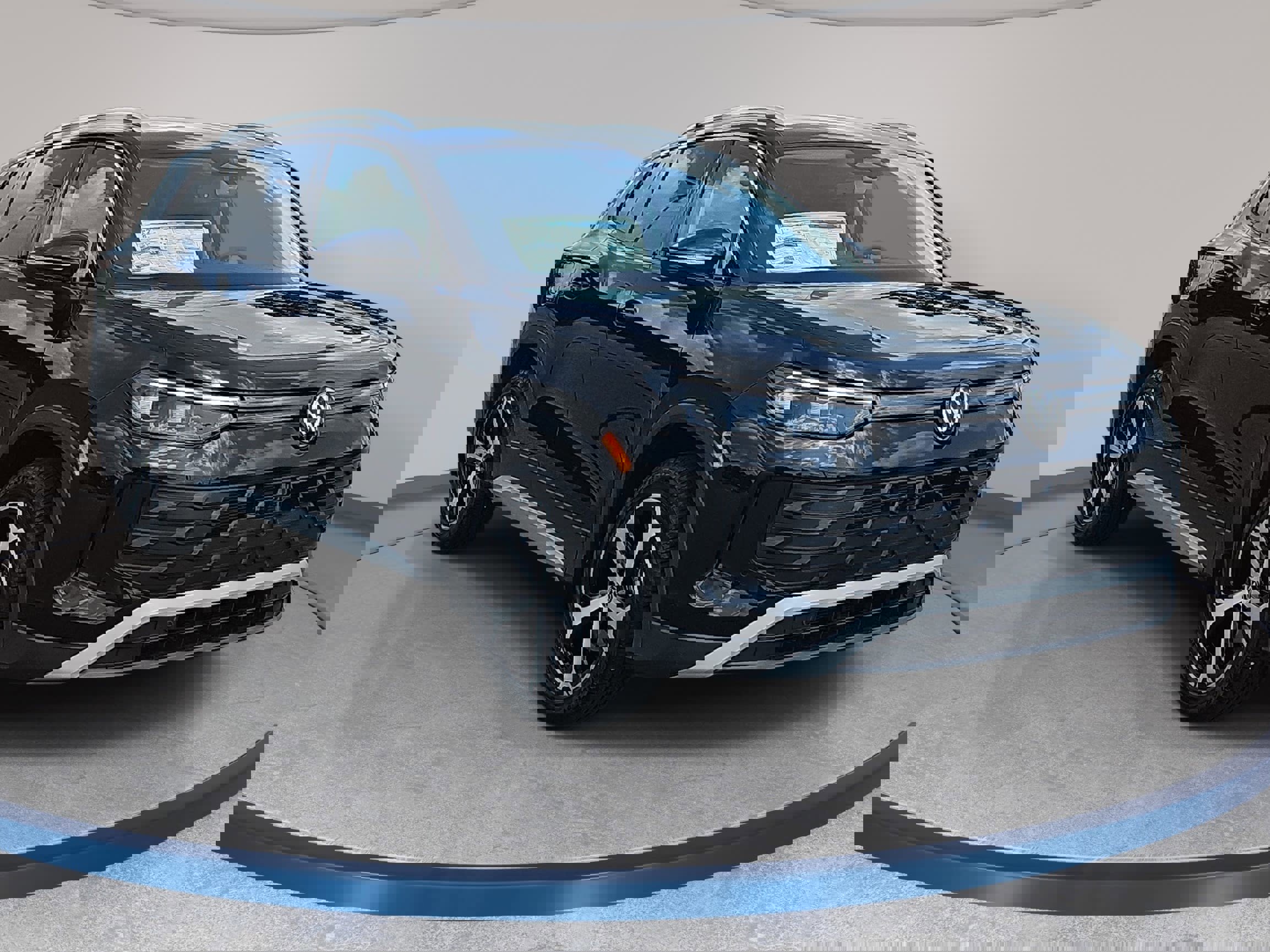 Used 2025 Volkswagen Tiguan SE image 3