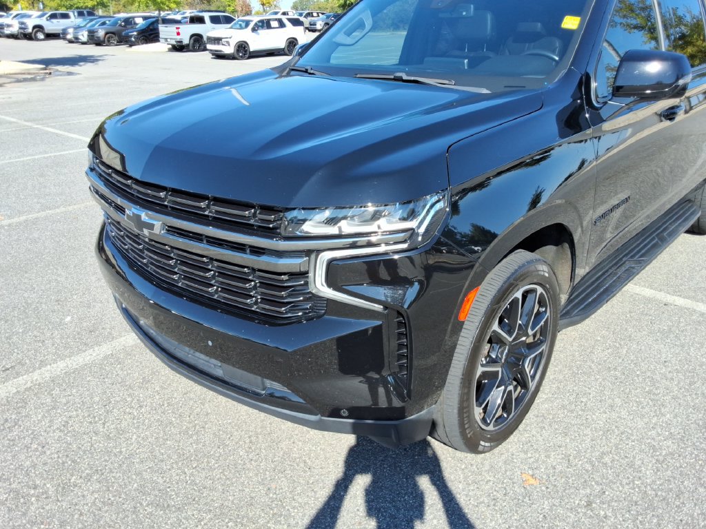 Used 2022 Chevrolet Suburban RST w/ Sport Performance Package AWD/4WD image 9