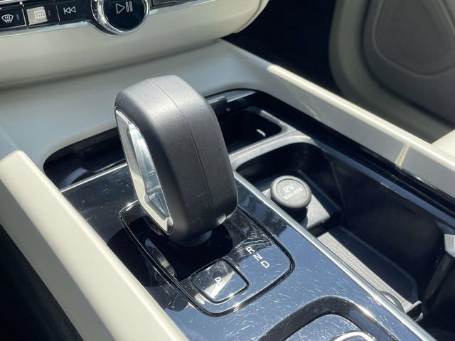 Used 2023 Volvo XC60 B5 Plus w/ Protection Package Premier AWD/4WD image 28