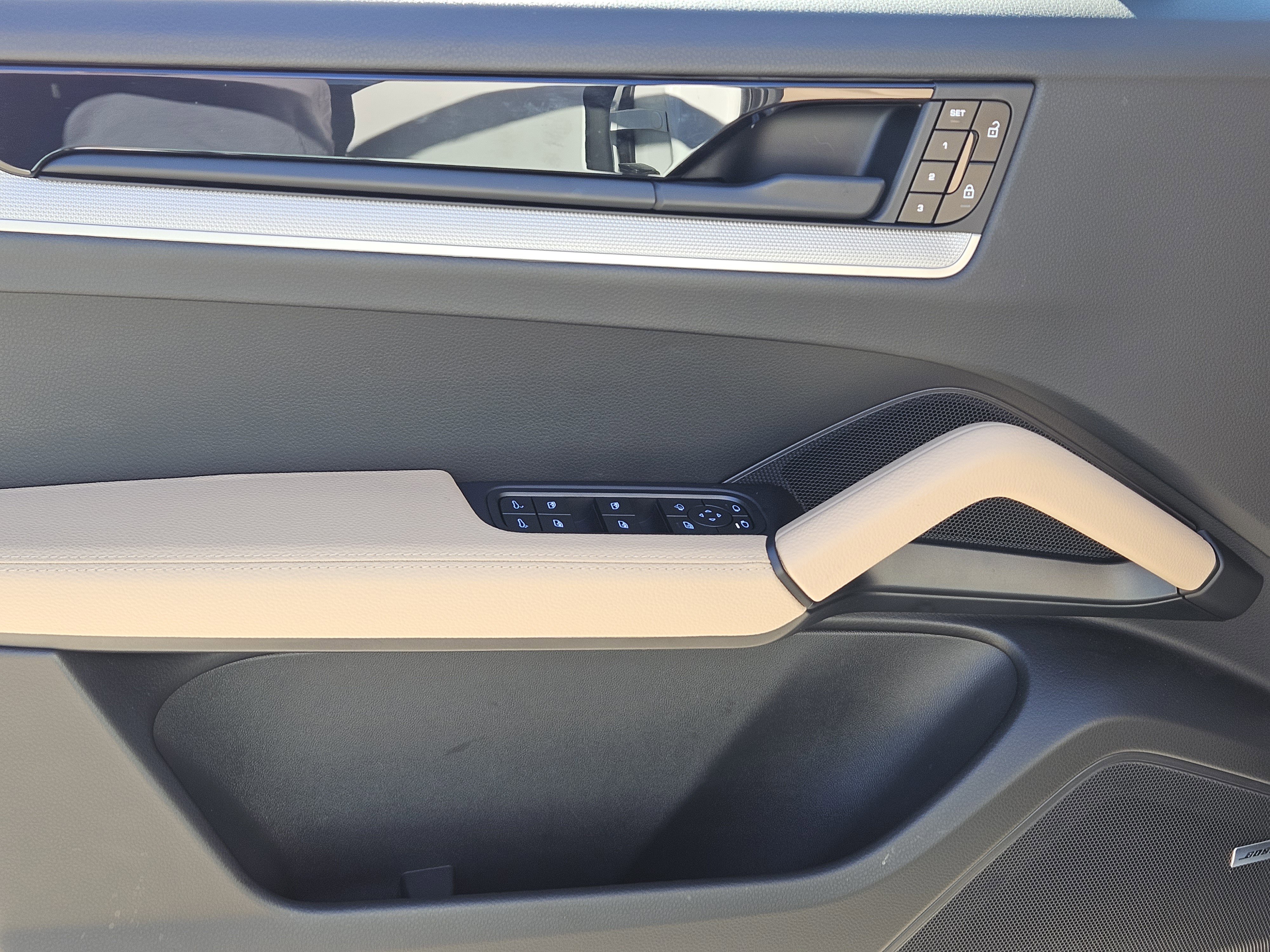 Certified 2025 Porsche Cayenne Coupe image 22