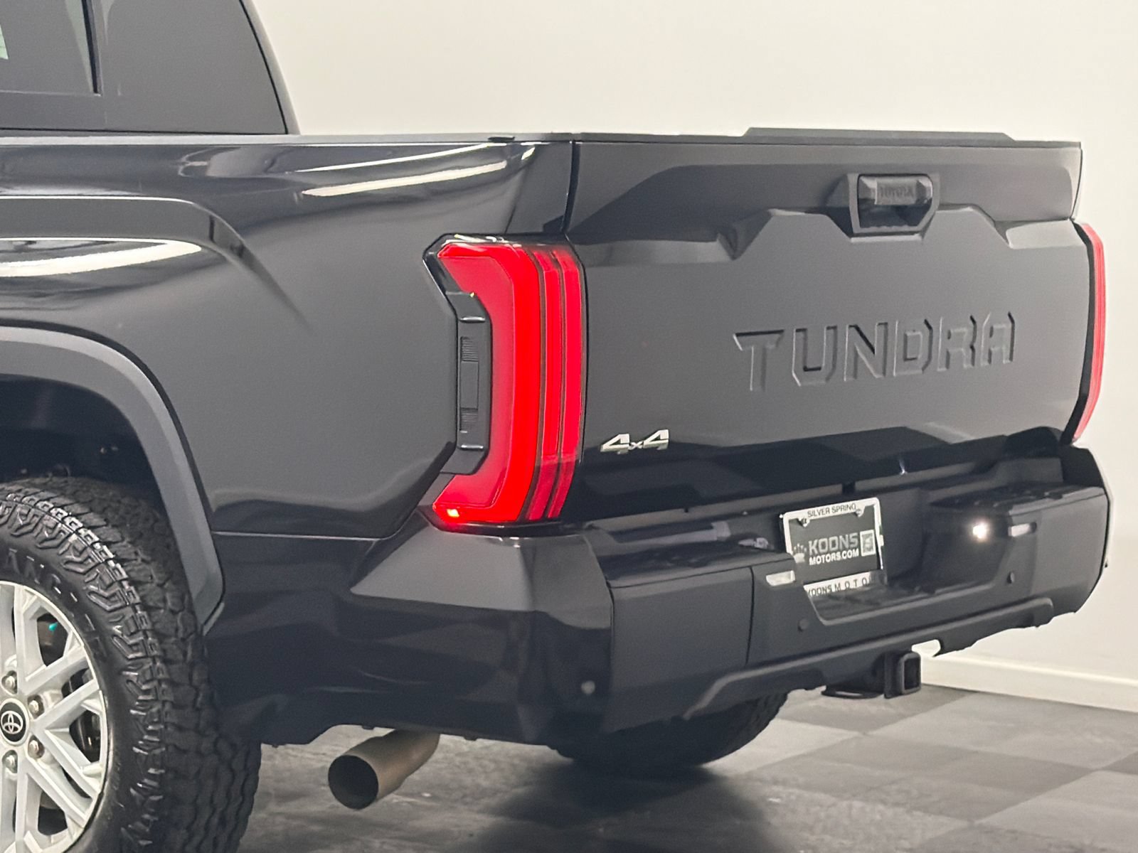 Used 2022 Toyota Tundra SR5 w/ SR5 Premium Package AWD/4WD image 7