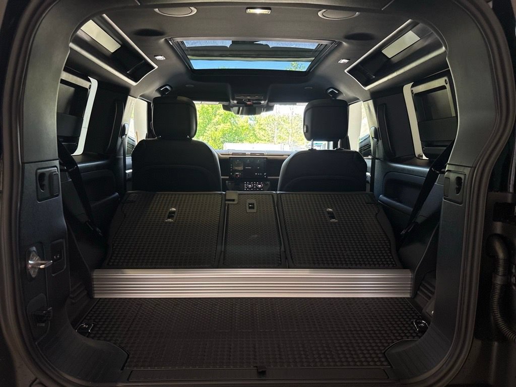 New 2026 Land Rover Defender 90 X-Dynamic SE AWD/4WD image 15