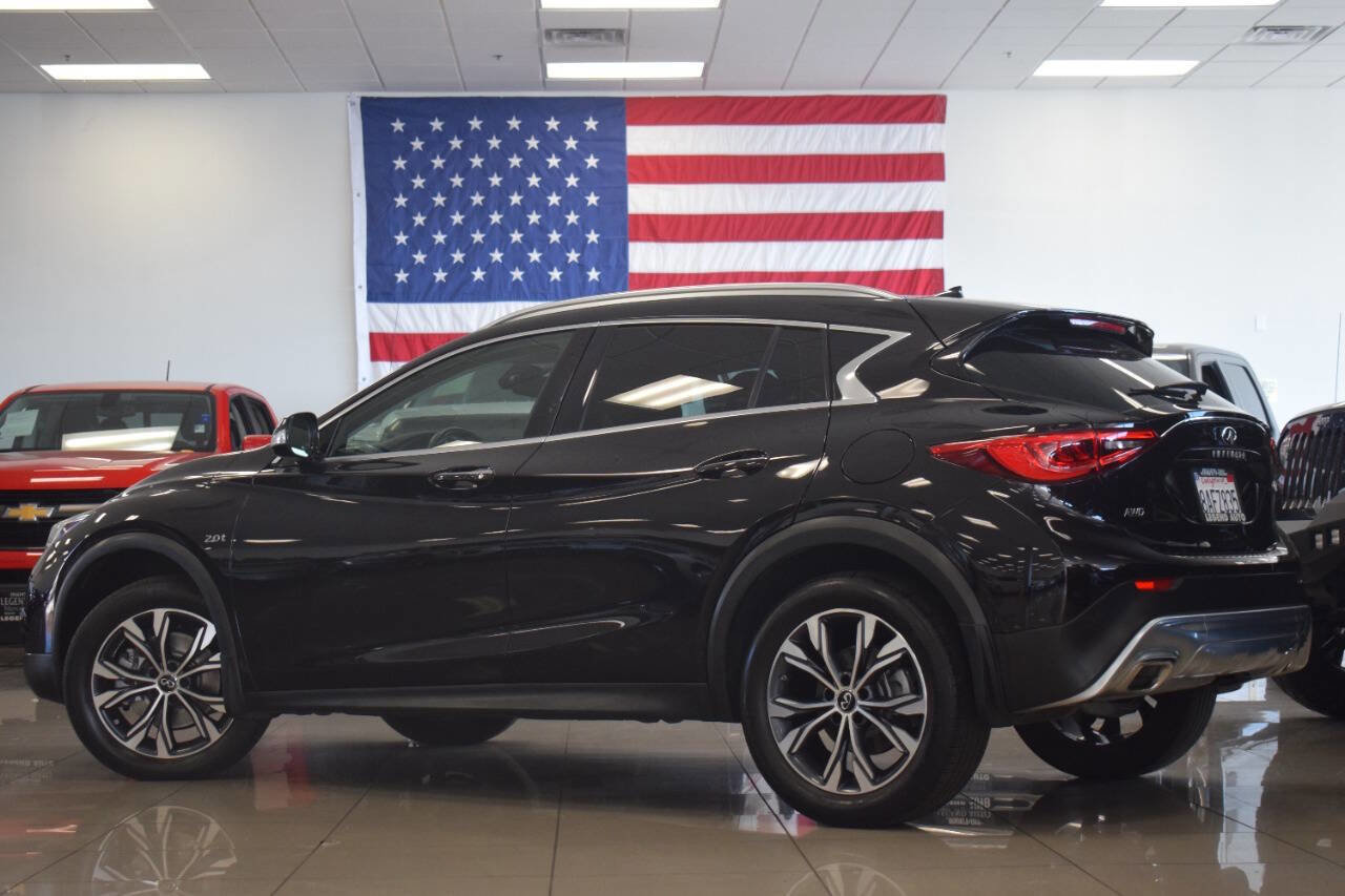 Used 2018 INFINITI QX30 Premium w/ Navigation Package image 16