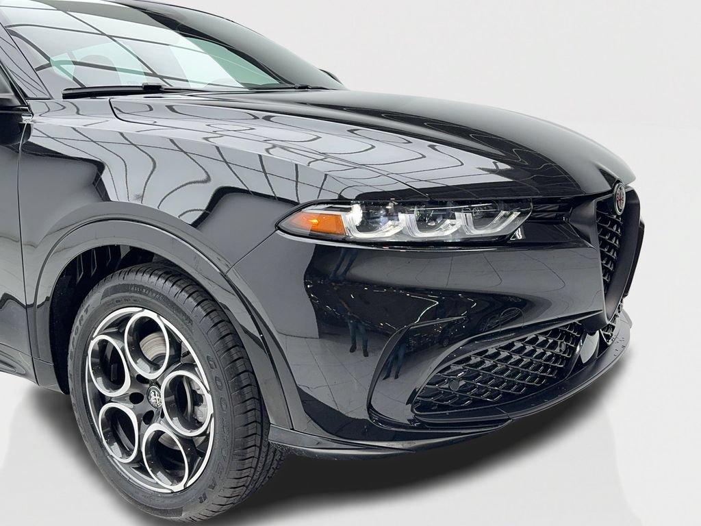 New 2025 Alfa Romeo Tonale w/ Premium Package AWD/4WD image 3