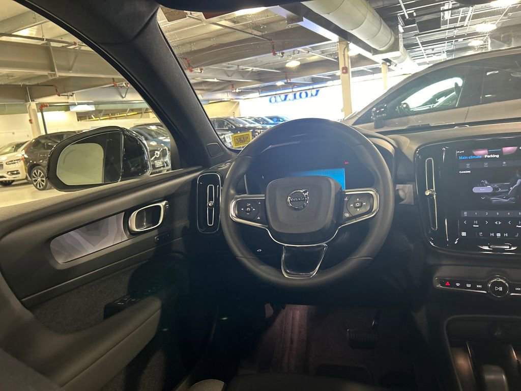 Certified 2023 Volvo C40 Recharge Core w/ Climate Package image 22