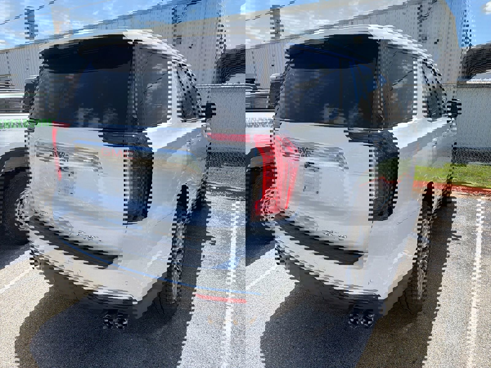 Used 2021 GMC Yukon Denali w/ Denali Premium Package image 13