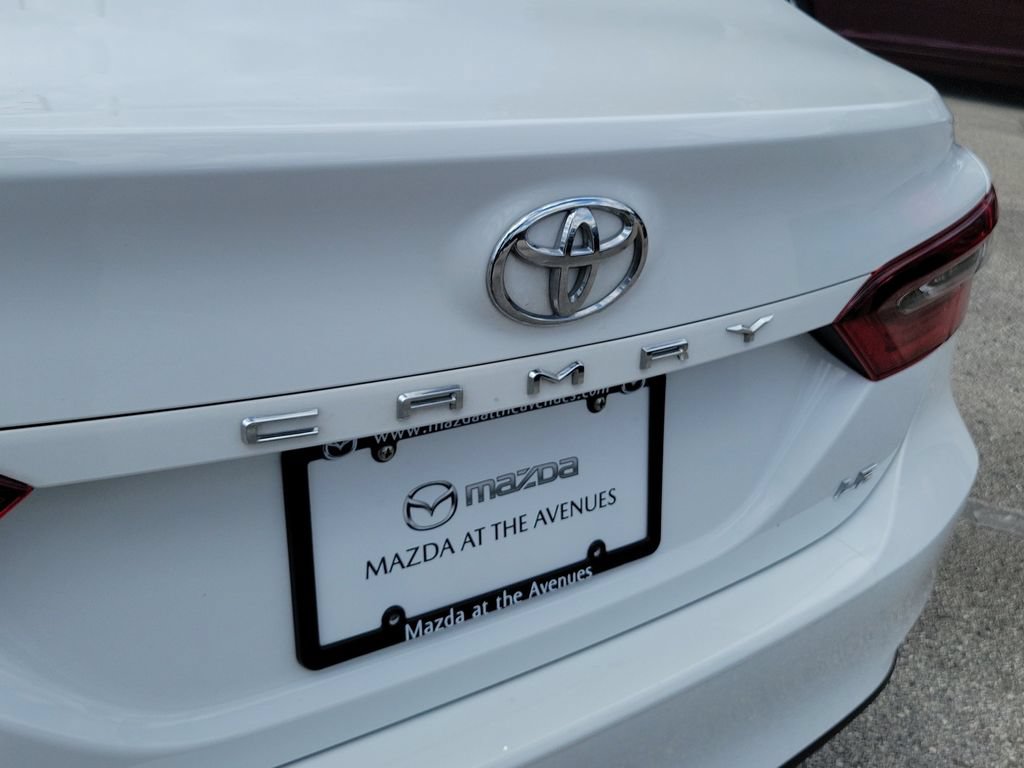 Used 2022 Toyota Camry LE FWD image 7
