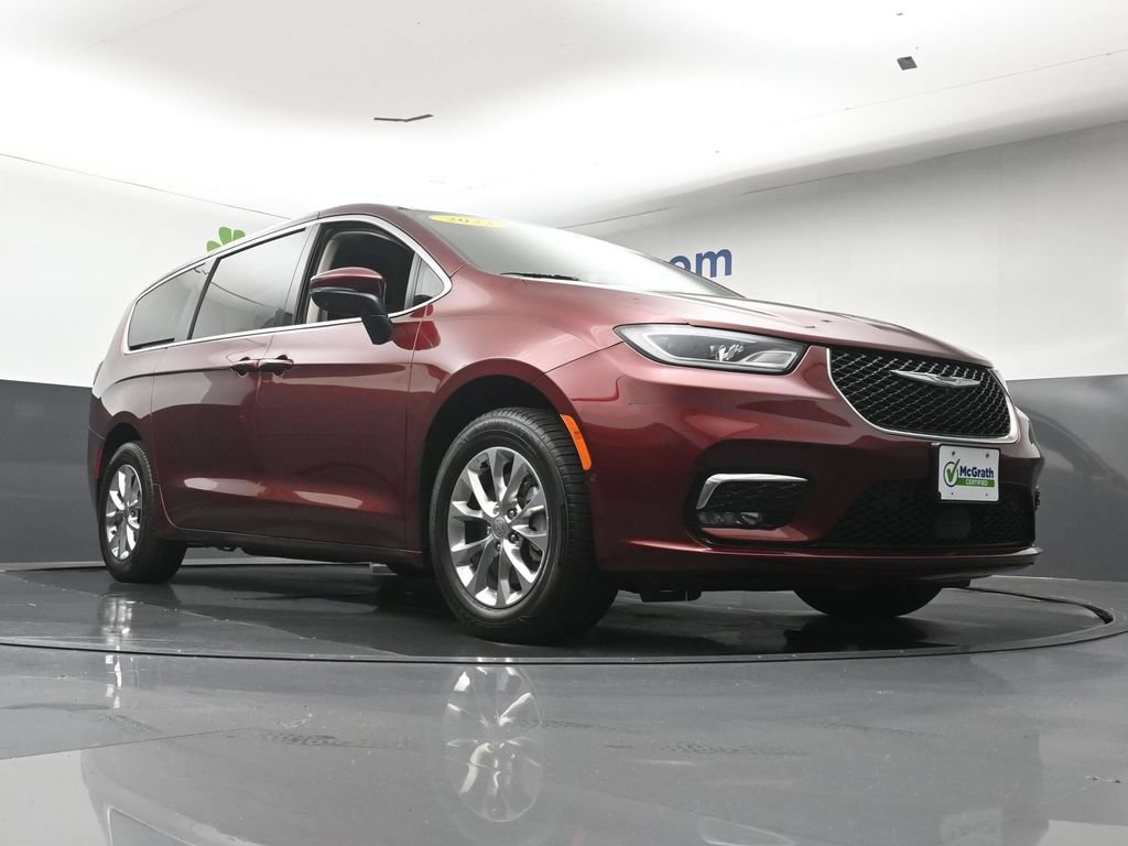 Used 2023 Chrysler Pacifica Touring-L w/ Uconnect Theater Family Group AWD/4WD image 26
