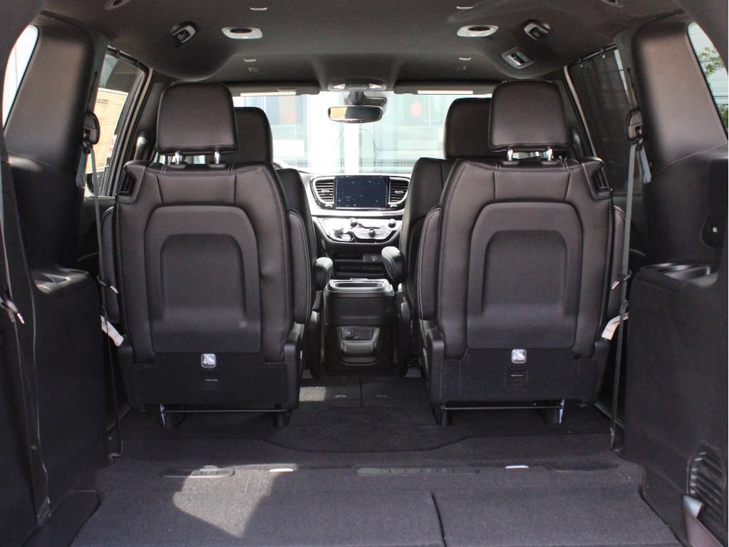 New 2027 Chrysler Pacifica Select w/ Family Tech Group FWD image 36