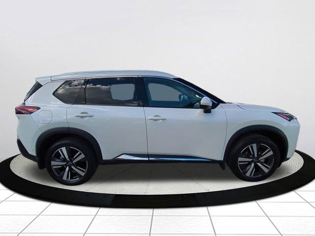 Used 2023 Nissan Rogue SL w/ SL Premium Package image 2