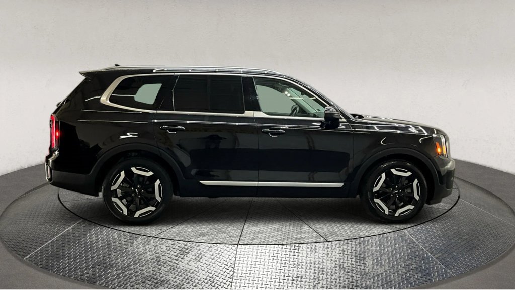 Used 2024 Kia Telluride EX image 9