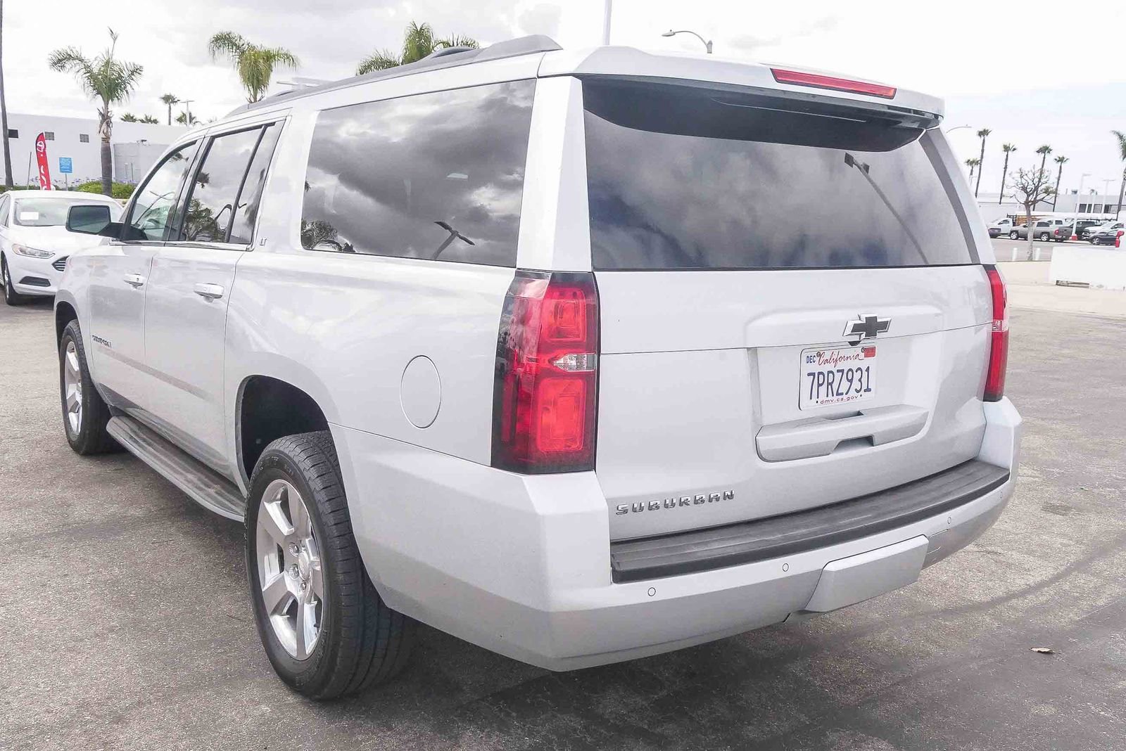 Used 2016 Chevrolet Suburban LT RWD image 7