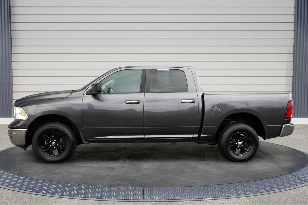 Used 2017 RAM 1500 Classic SLT AWD/4WD image 4