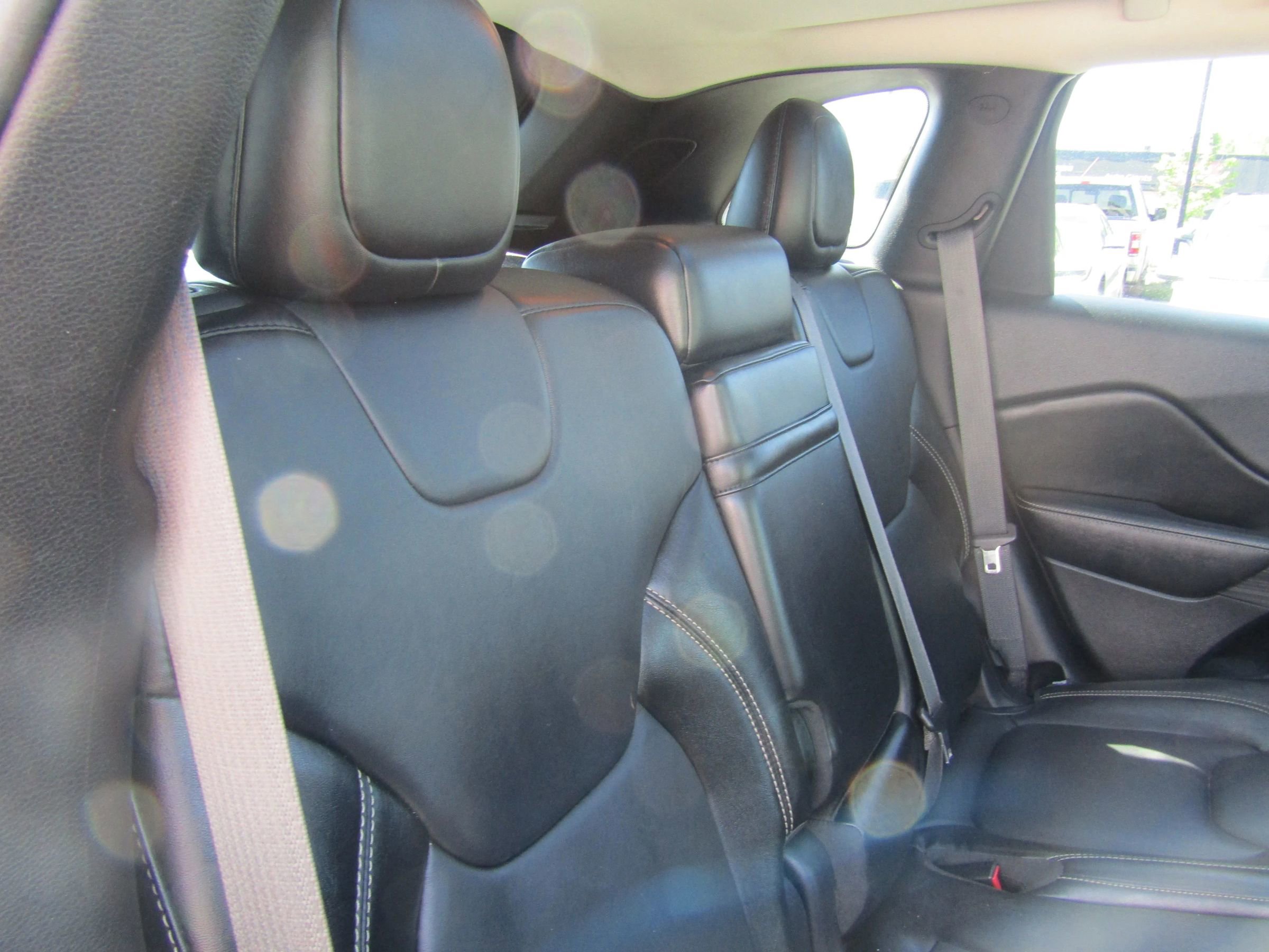 Used 2015 Jeep Cherokee Limited image 15