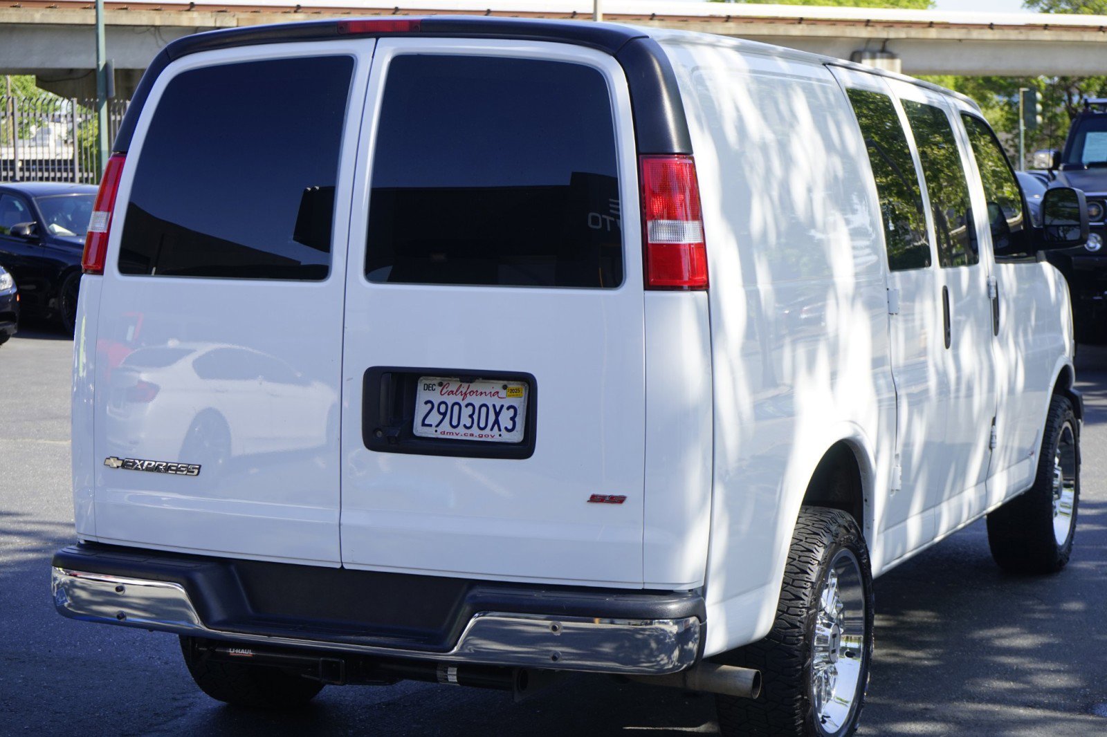 Used 2021 Chevrolet Express 2500 w/ Driver Convenience Package image 9