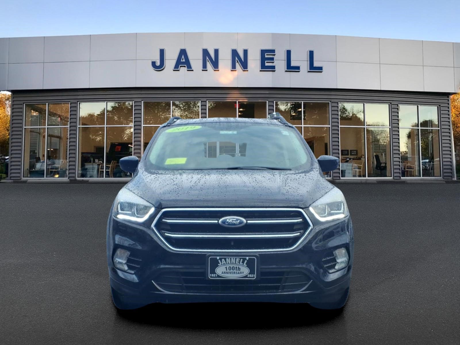 Used 2019 Ford Escape SE image 2