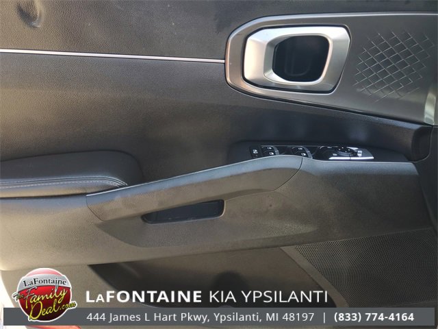 Used 2023 Kia Sorento EX image 12