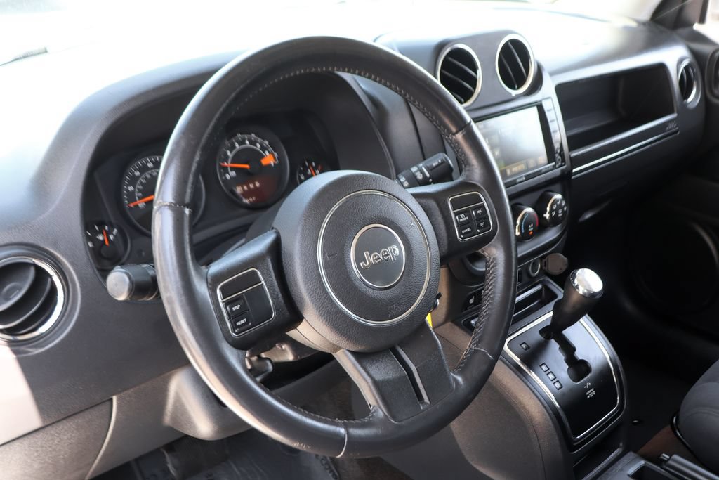 Used 2016 Jeep Patriot Latitude w/ Sun/Sound Group FWD image 19