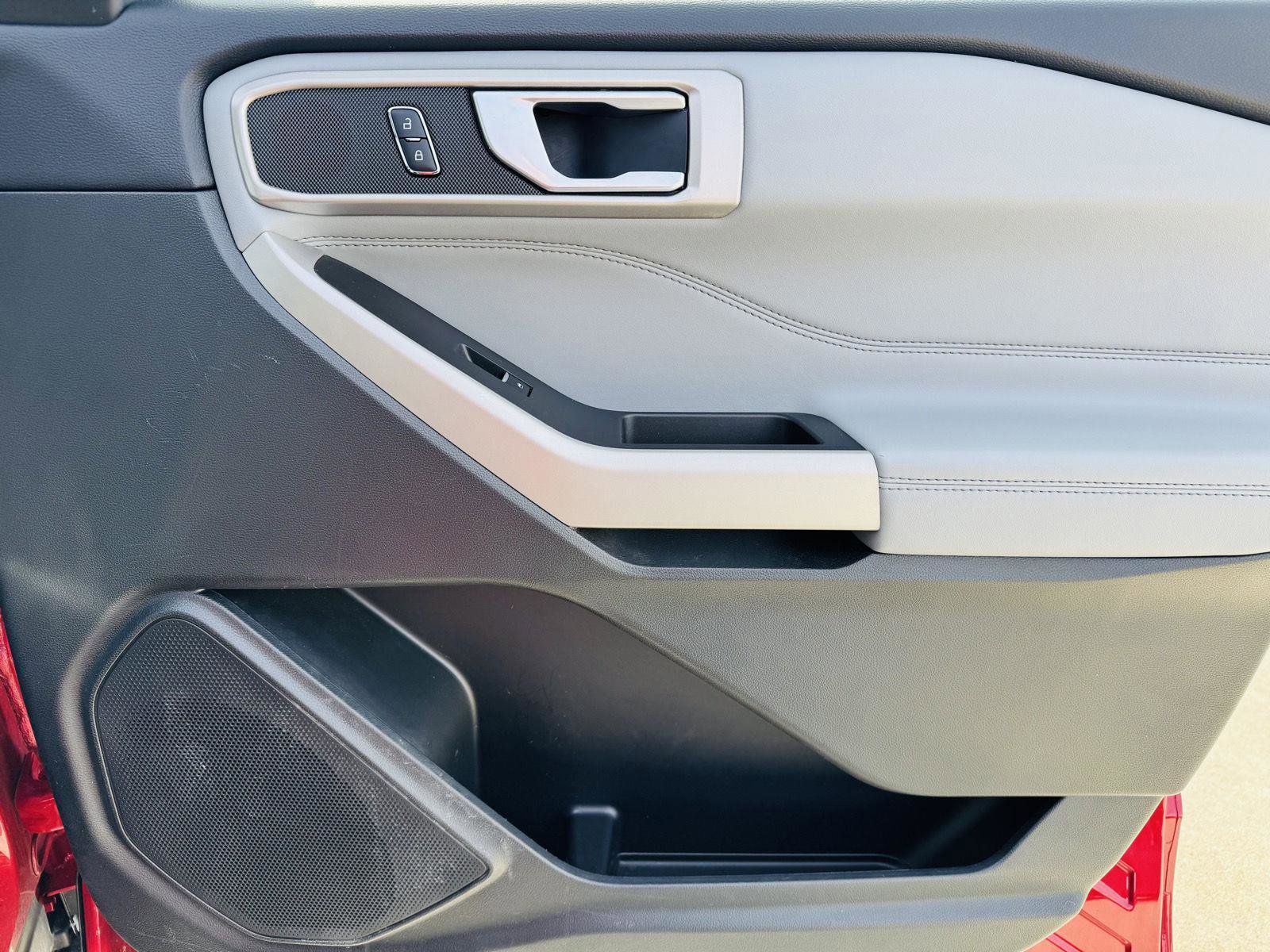 Used 2024 Ford Explorer XLT w/ Equipment Group 202A AWD/4WD image 35