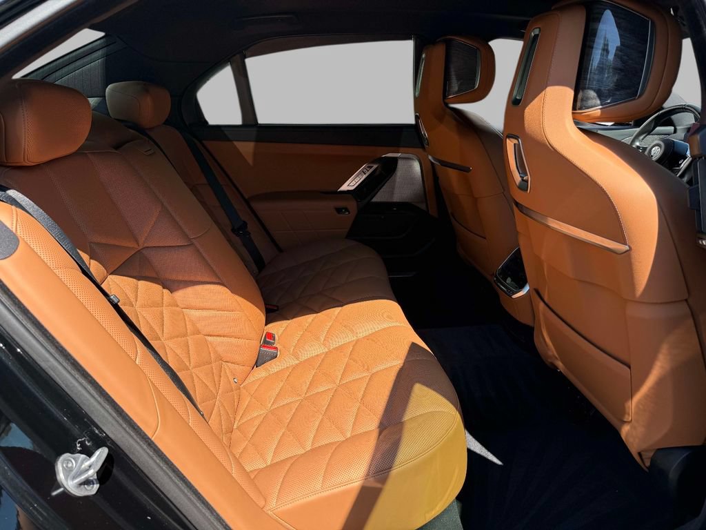Used 2023 BMW 740i RWD image 16