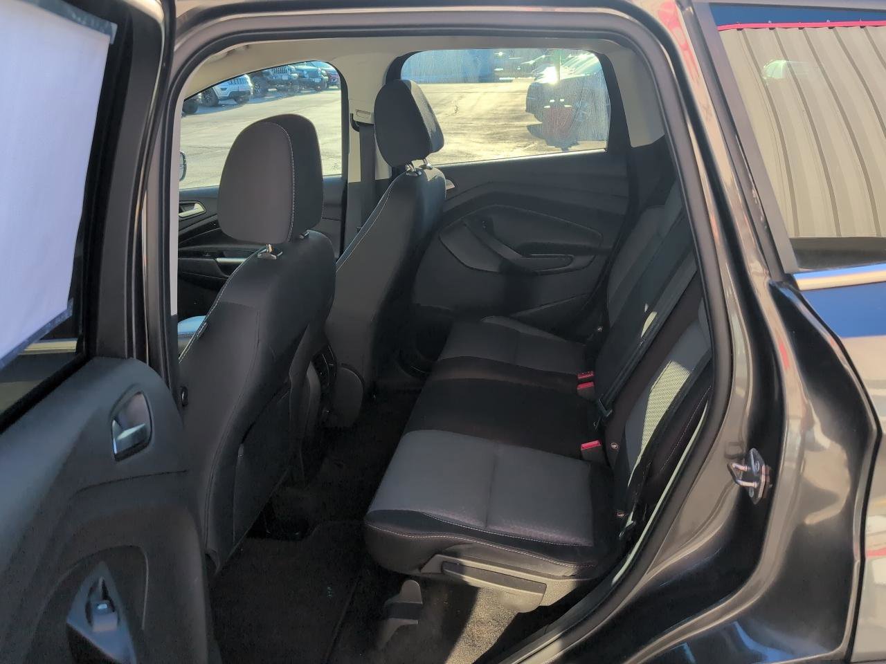 Used 2017 Ford Escape SE AWD/4WD image 10