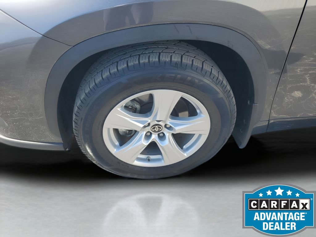 Used 2023 Toyota Highlander LE image 23