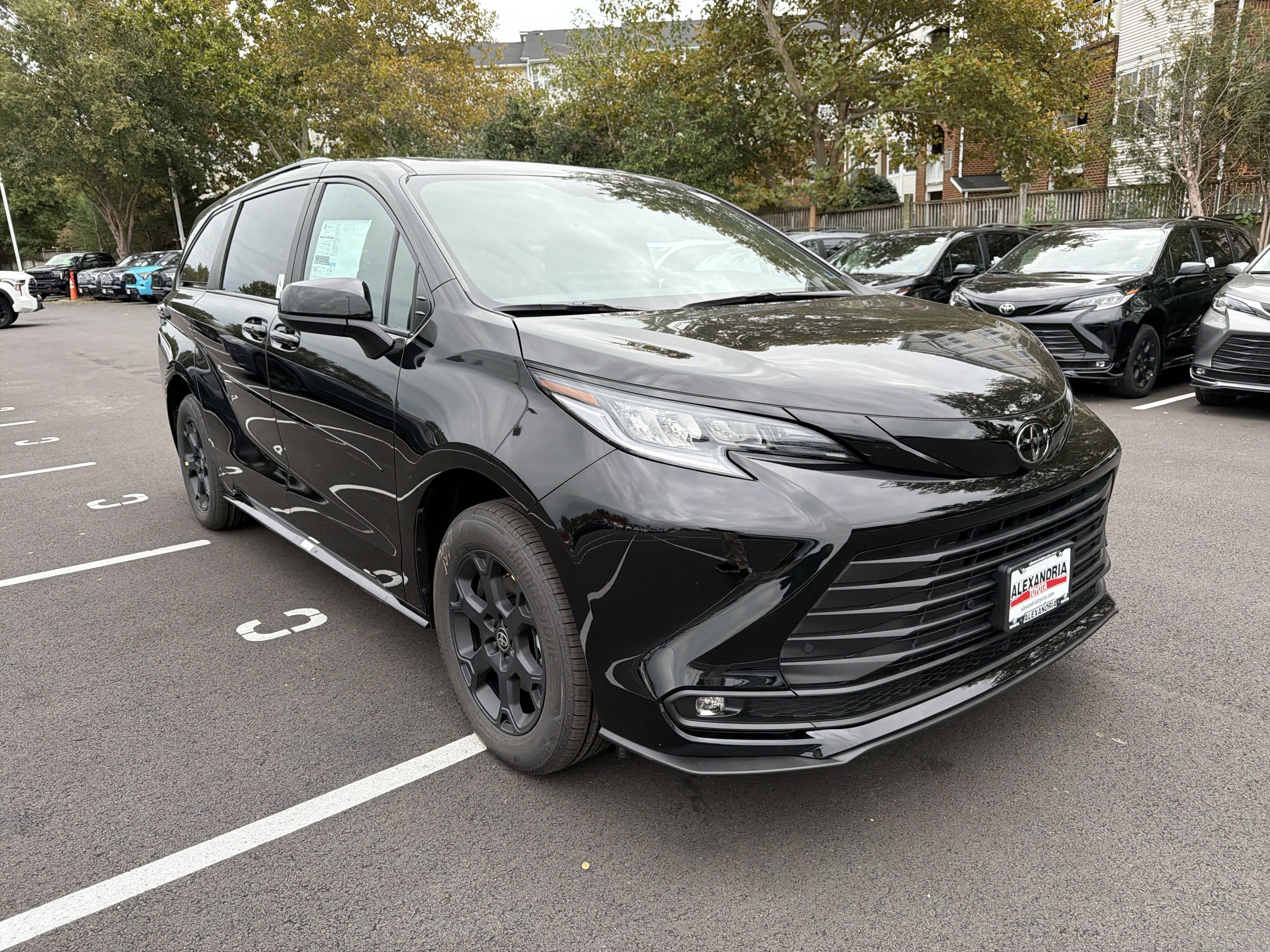 New 2026 Toyota Sienna AWD image 3