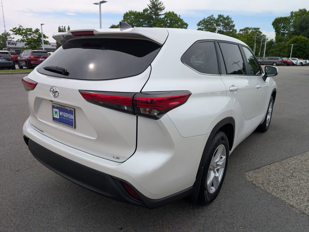 Used 2023 Toyota Highlander LE FWD image 6