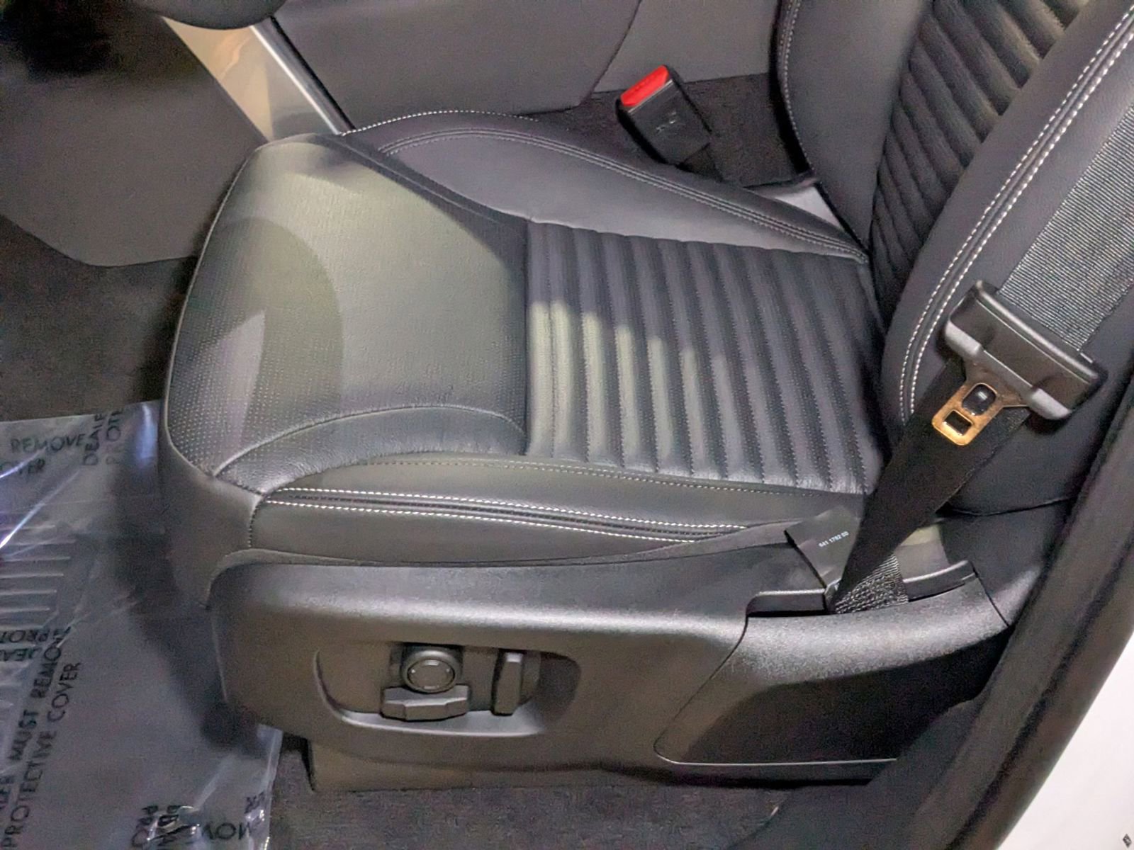 New 2025 Land Rover Discovery S image 4