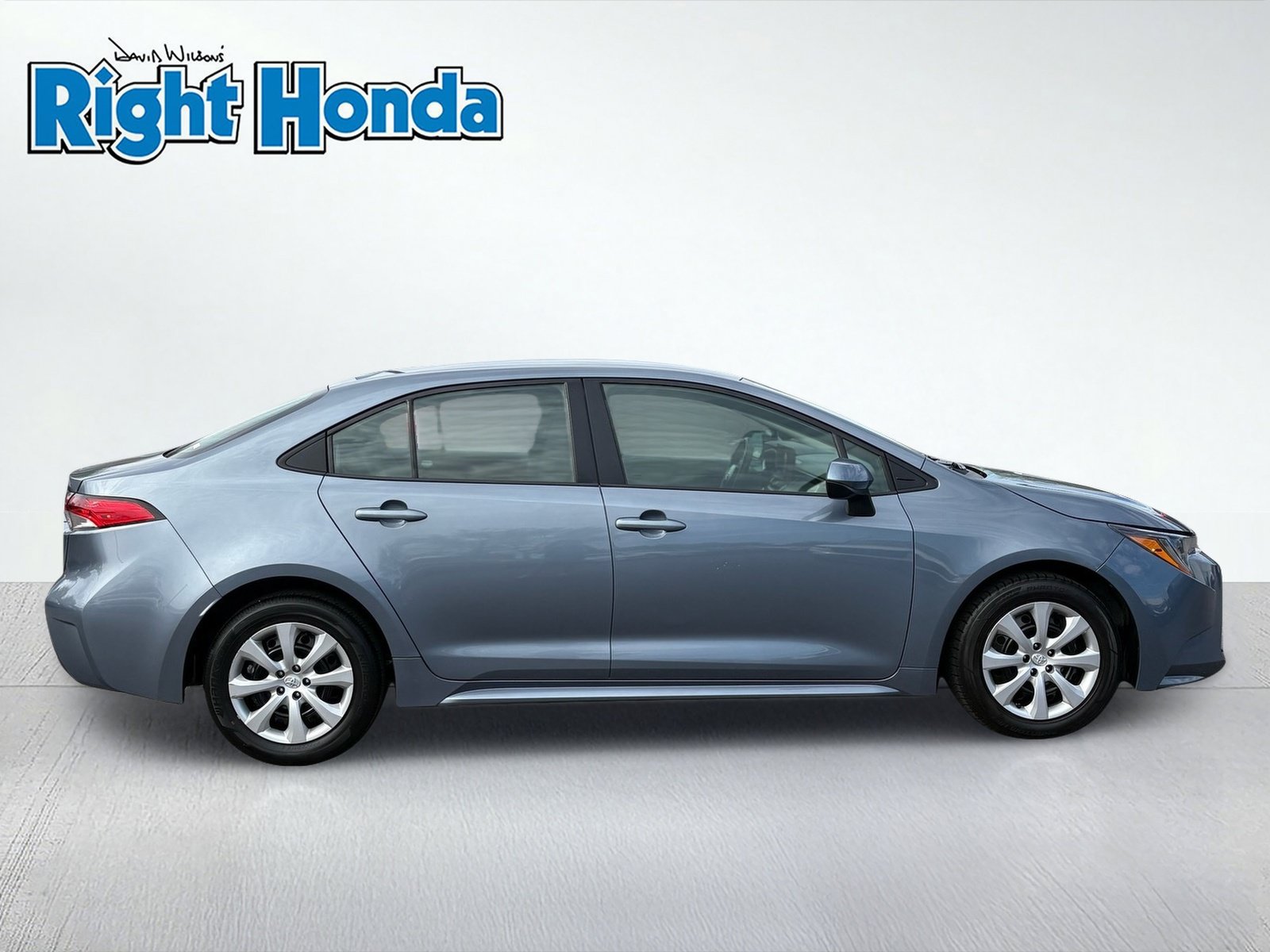 Used 2025 Toyota Corolla LE FWD image 8