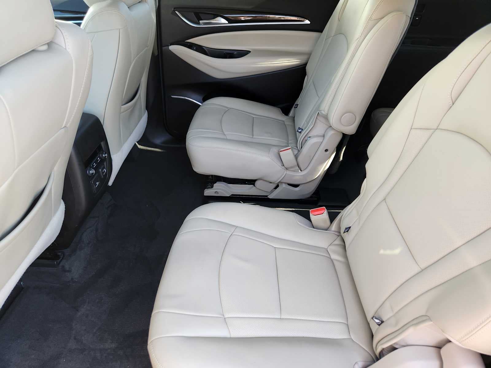 Used 2020 Buick Enclave Essence w/ Sound and Sites Package AWD/4WD image 9
