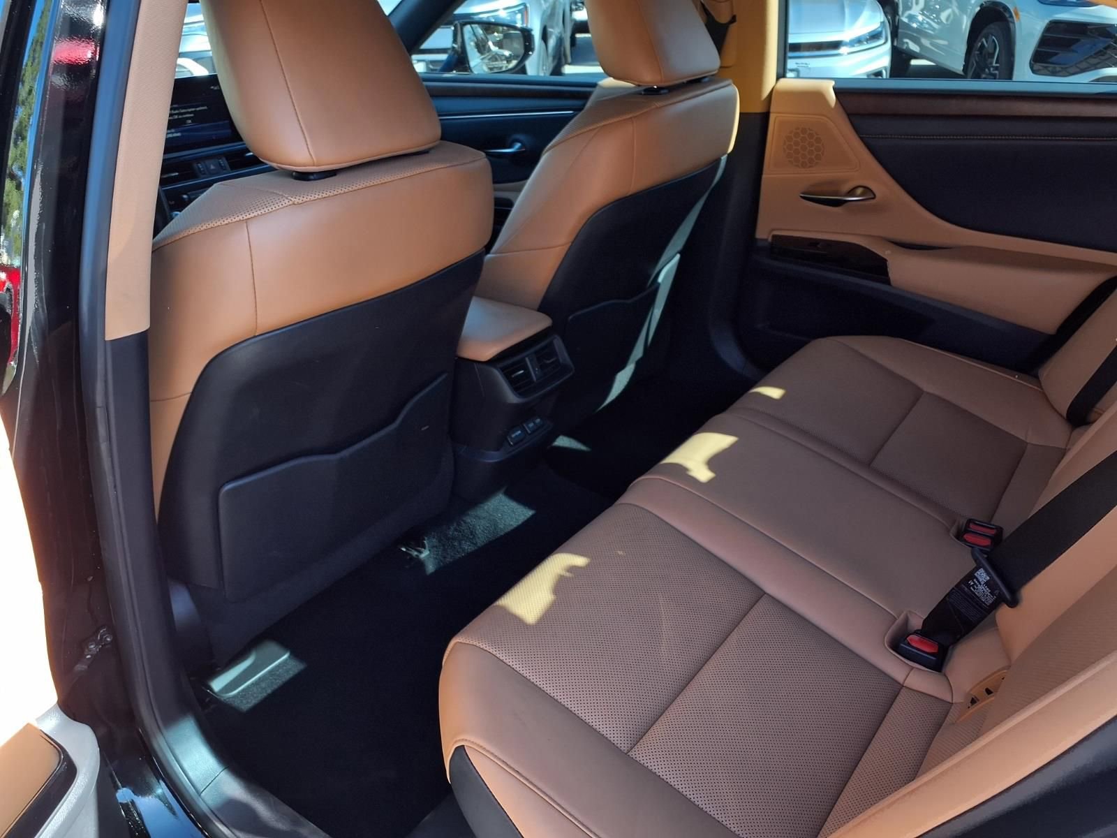 Used 2022 Lexus ES 300h w/ Premium Package image 18