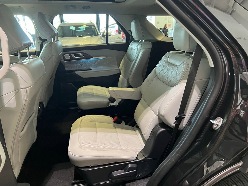Used 2025 Ford Explorer Platinum w/ LUX Leather Package AWD/4WD image 21