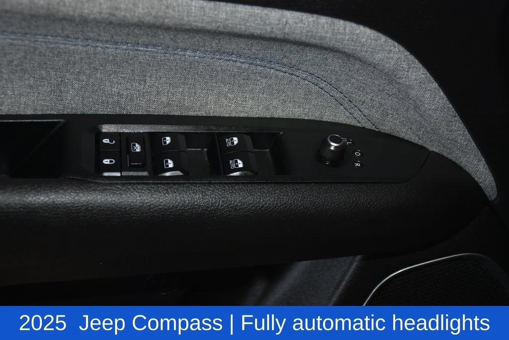 Used 2025 Jeep Compass Latitude w/ Sun & Sound Group AWD/4WD image 25