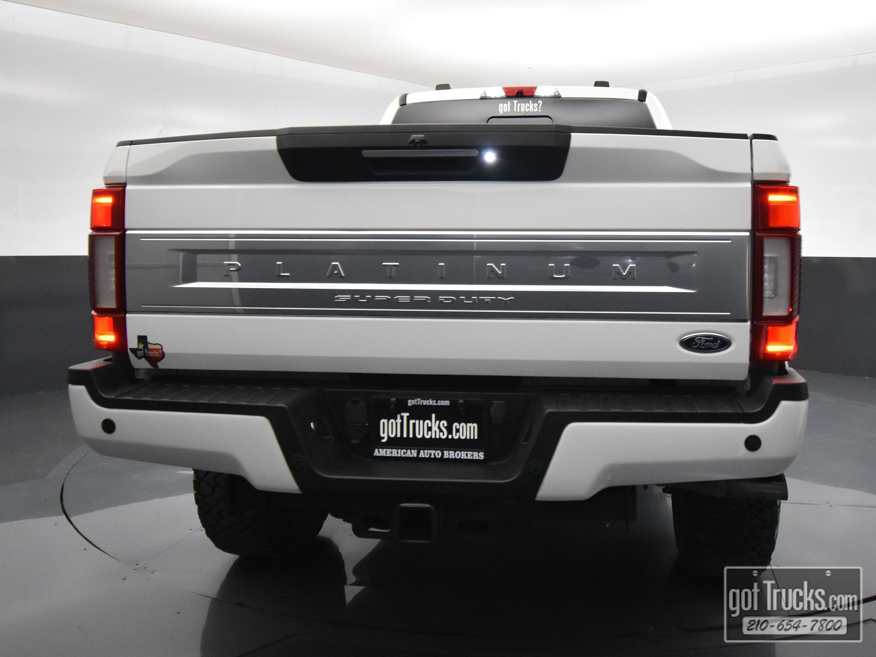 Used 2022 Ford F350 Platinum w/ FX4 Off-Road Package AWD/4WD image 6