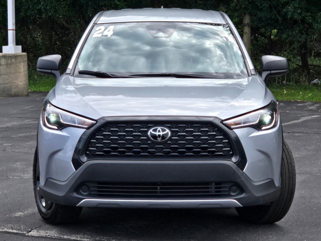 Used 2024 Toyota Corolla Cross L image 3