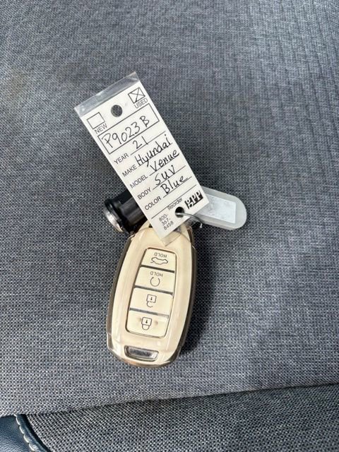 Used 2021 Hyundai Venue FWD image 6