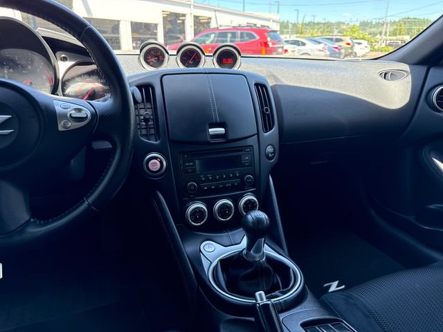 Used 2017 Nissan 370Z Coupe RWD image 21