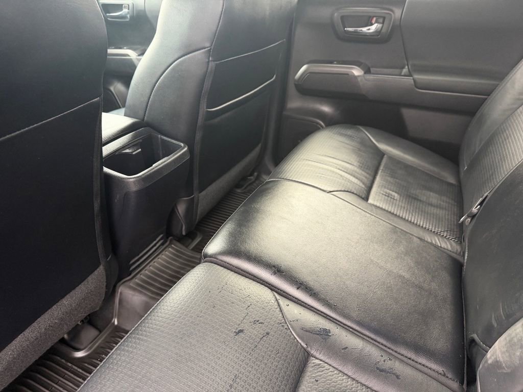 Used 2019 Toyota Tacoma TRD Sport image 12