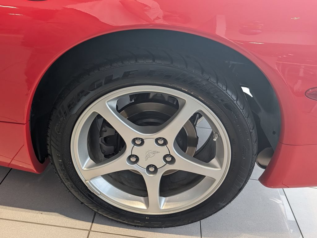 Used 2004 Chevrolet Corvette Coupe RWD image 18