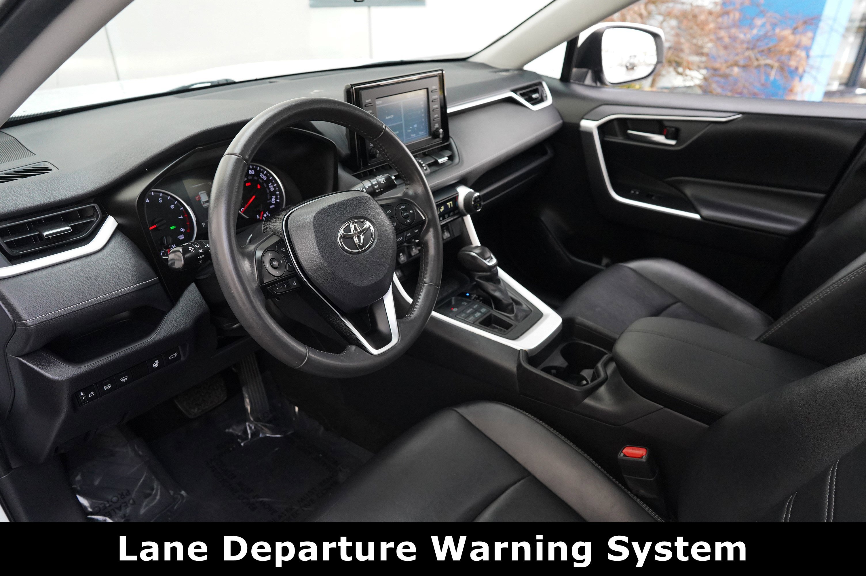 Used 2019 Toyota RAV4 XLE Premium image 4