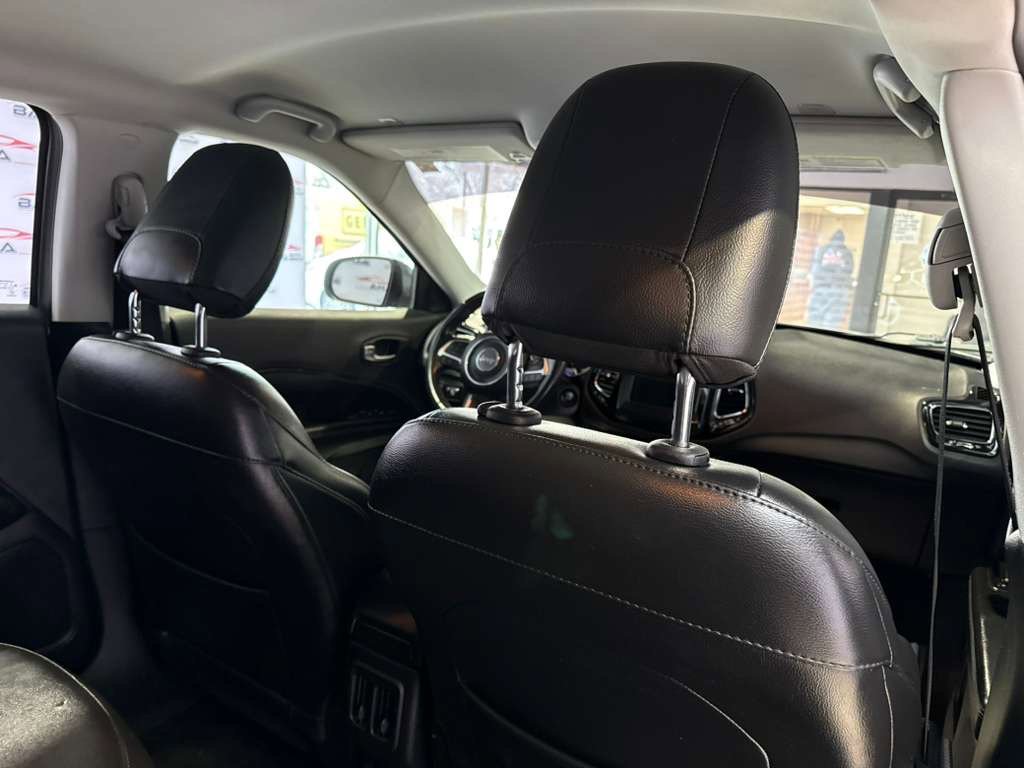 Used 2019 Jeep Compass Latitude FWD image 46