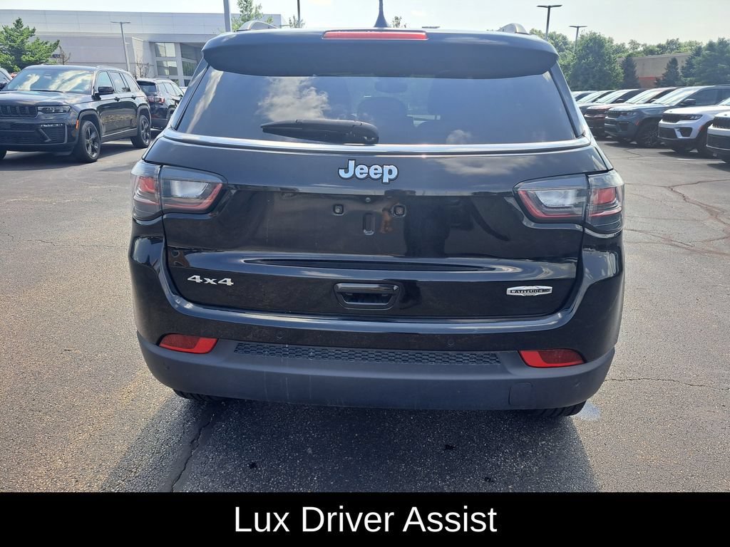 Used 2024 Jeep Compass Latitude w/ Sun and Sound Group AWD/4WD image 5