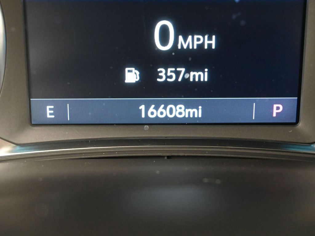 Used 2023 Chevrolet Traverse LT image 26