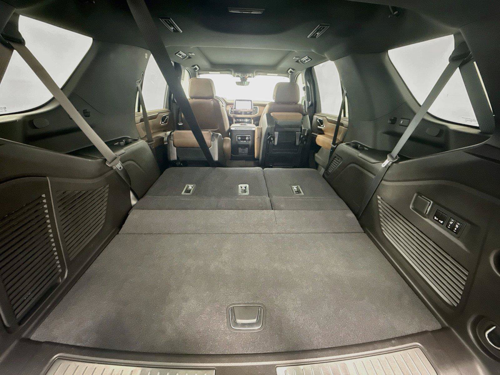 Used 2021 Chevrolet Tahoe High Country w/ Premium Package AWD/4WD image 47