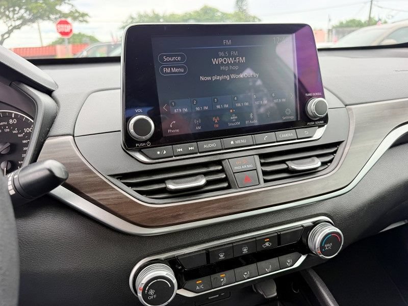 Used 2024 Nissan Altima 2.5 SV FWD image 21